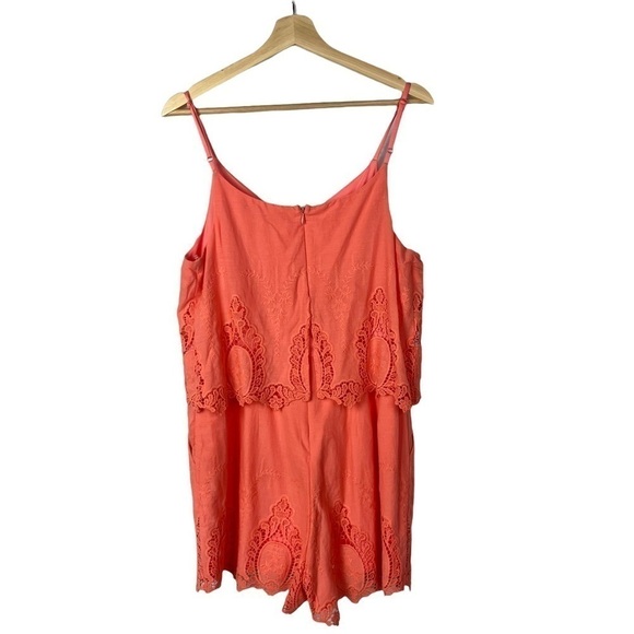 Saks Fifth Avenue Coral Crochet Lace Sleeveless Romper M - Picture 3 of 6